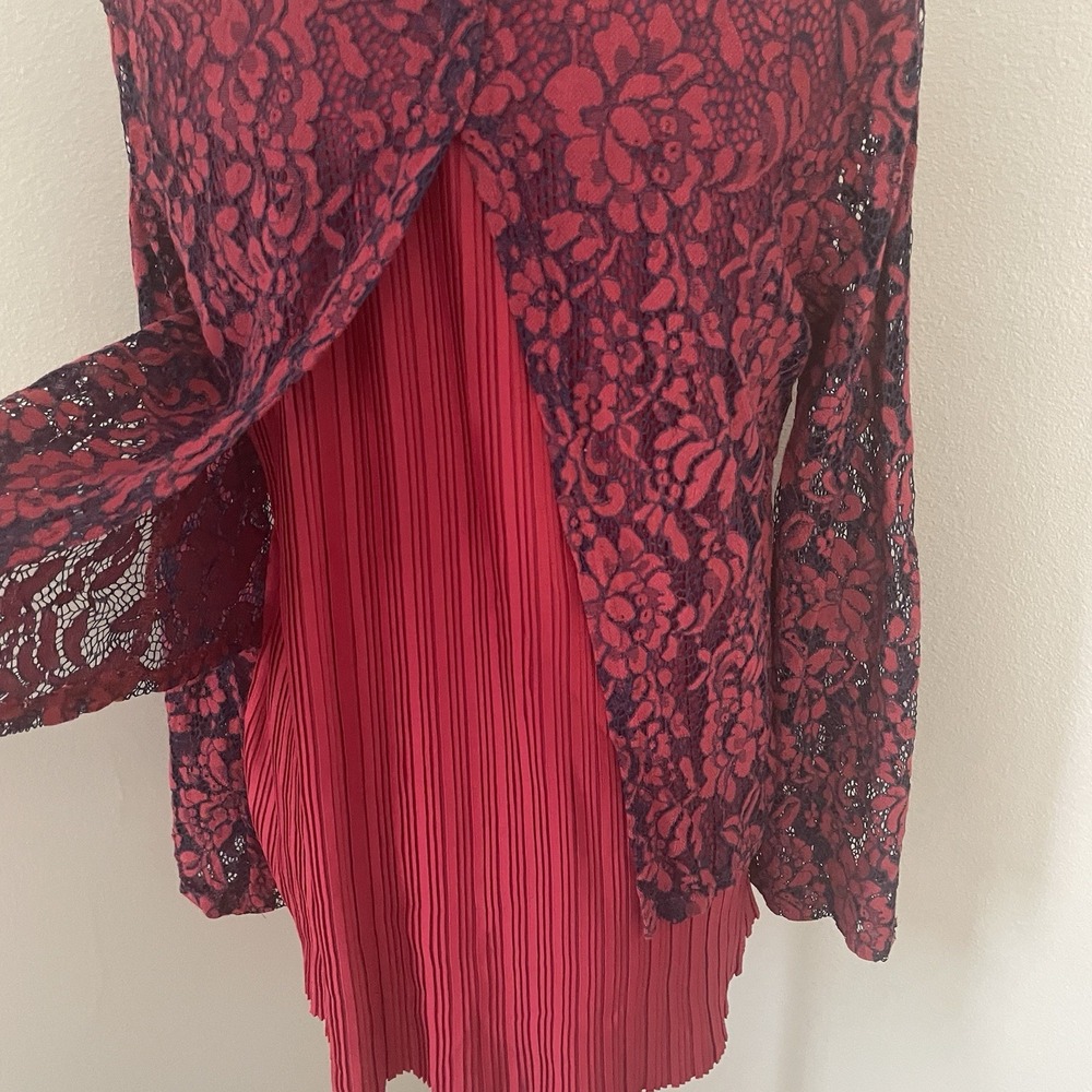 SUZANNE BETRO Womens Top Sz Small Burgundy Navy Lace‎ Overlay Pleated Whimsigoth - Picture 4 of 12